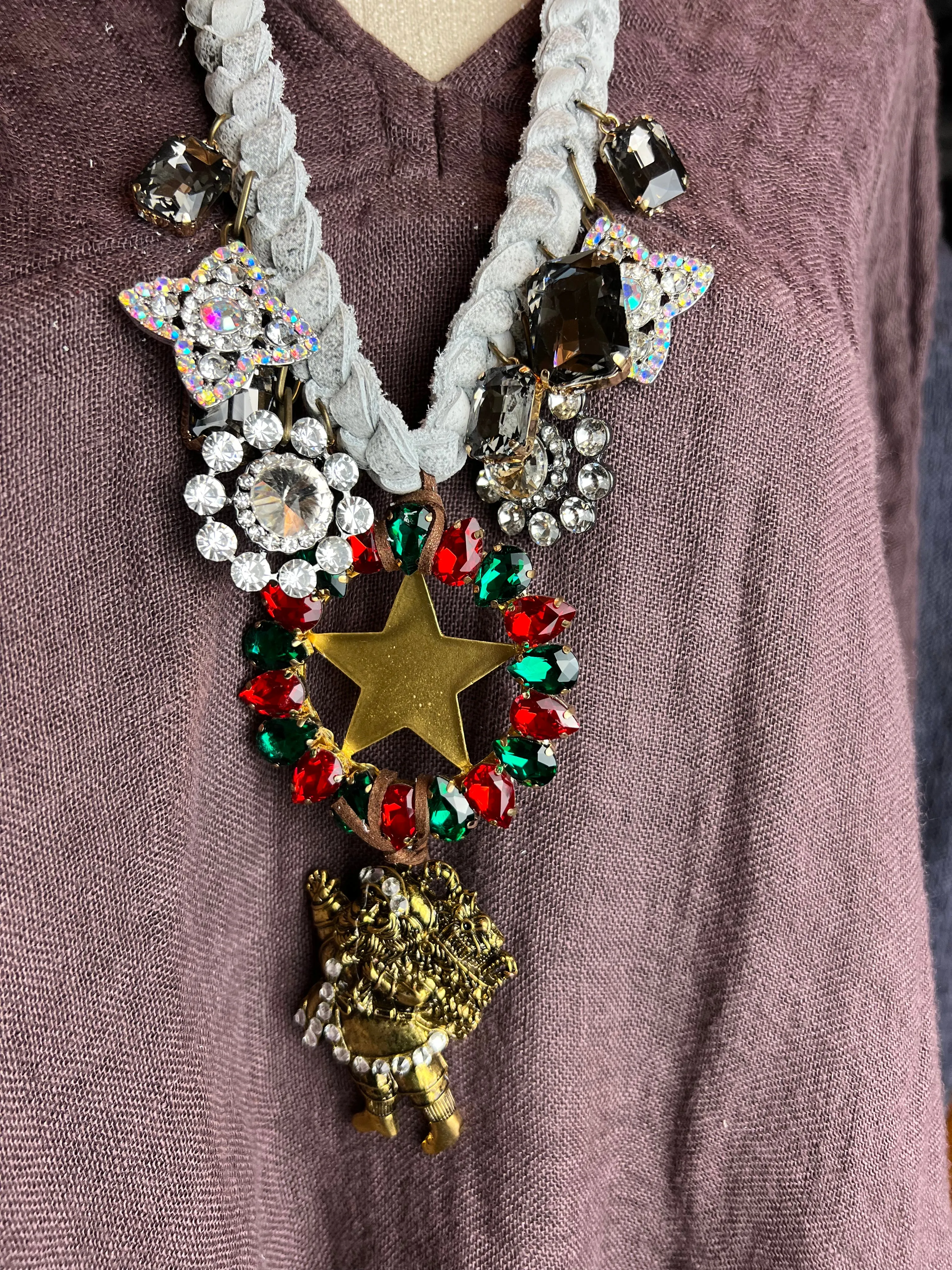 000A Santa Chic XMAS Necklace
